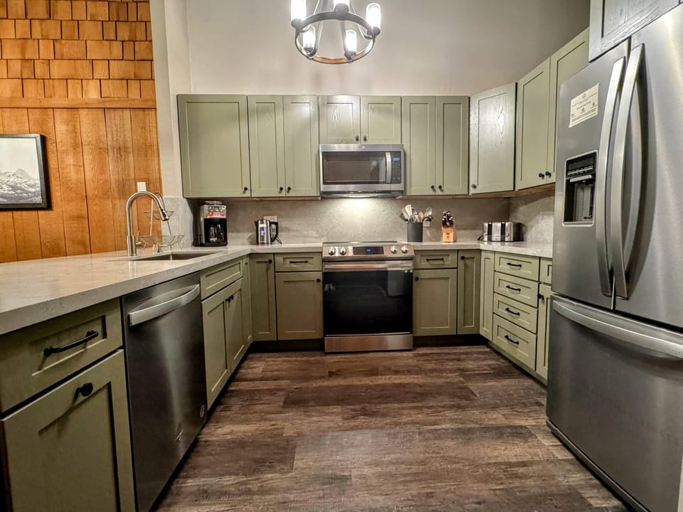 Brand new kitchen remodeled November 2023