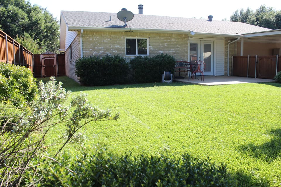 Big backyard with private carport for 2-3 guest cars. PET FRIENDLY environment!
