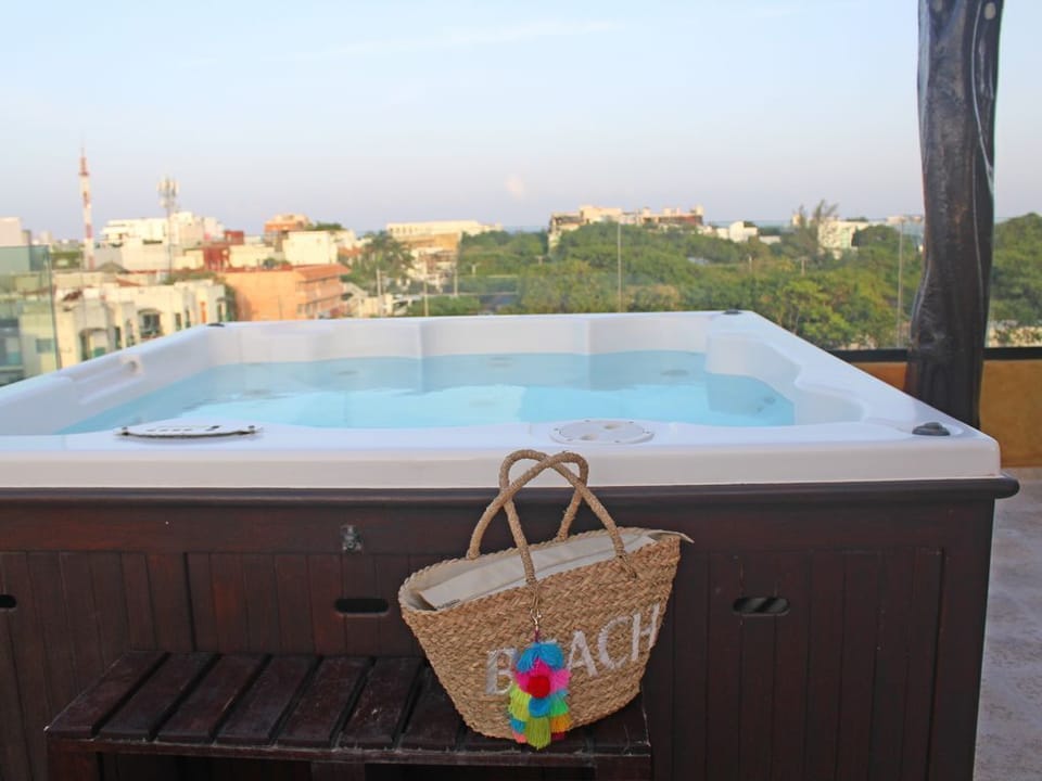 Outdoor spa tub
