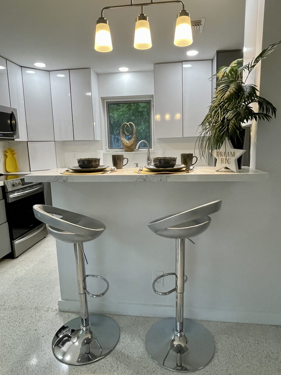 Feel at home in a fully equipped kitchen
