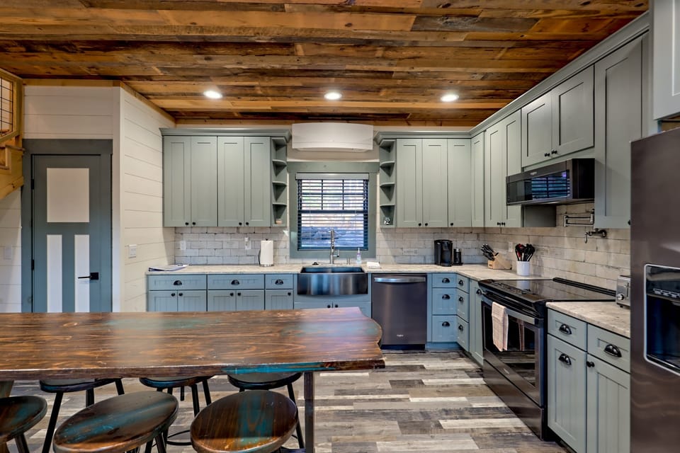 Full Gourmet Kitchen