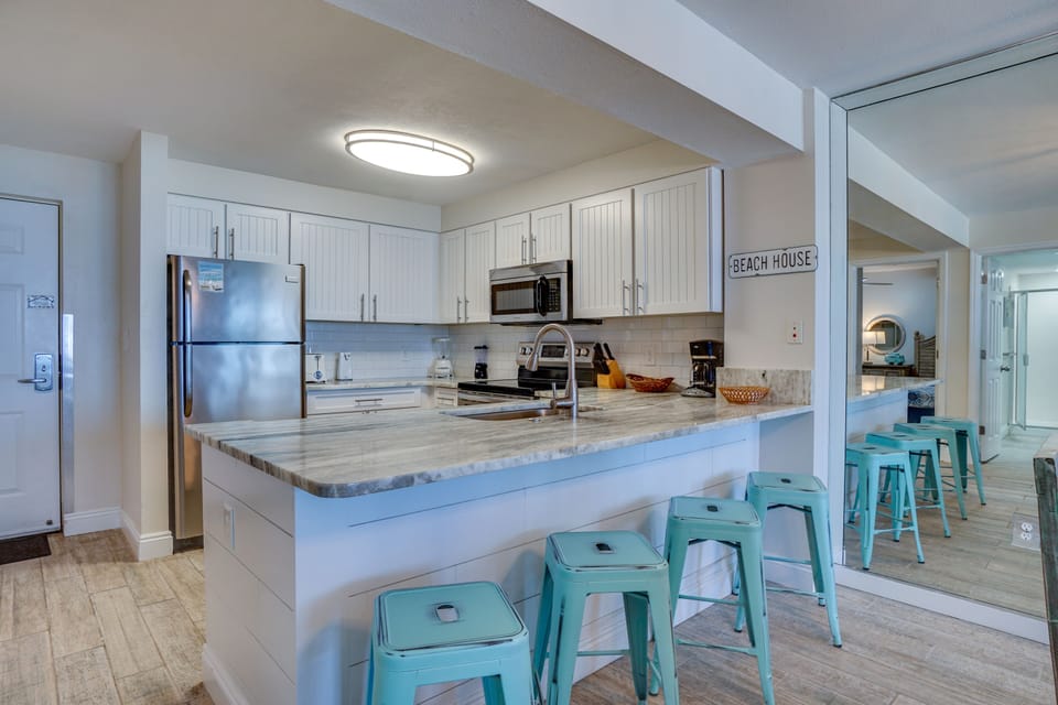 Kitchen with Breakfast Bar