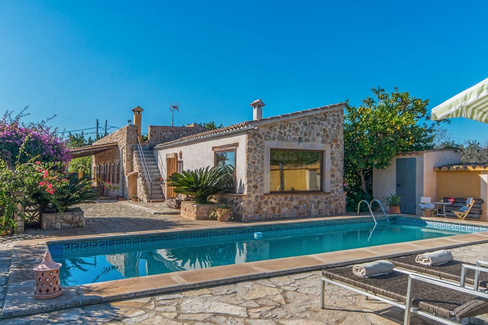 Beautiful villa with swimming pool