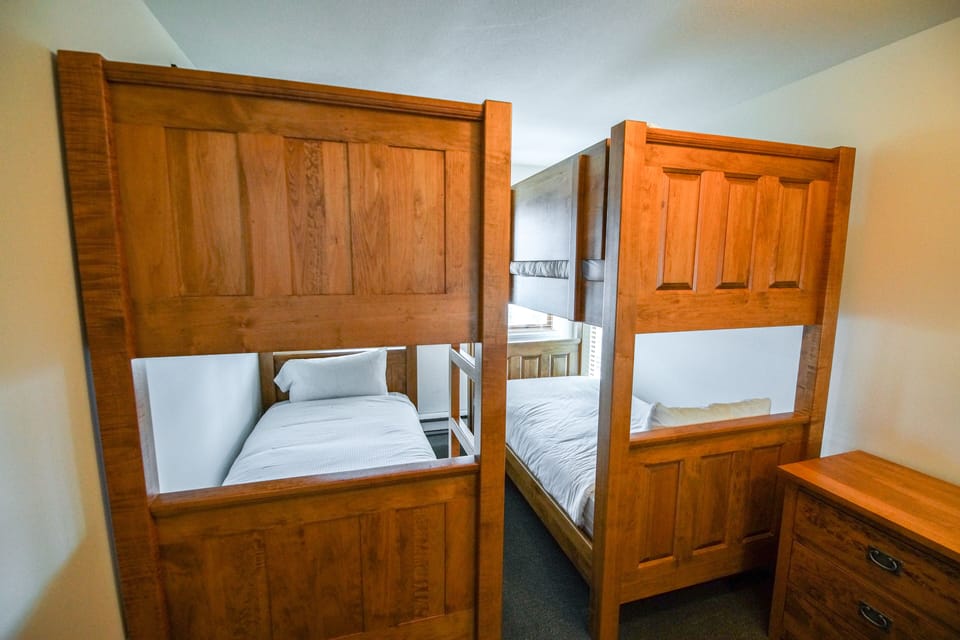 Second bedroom with twin bunkbeds