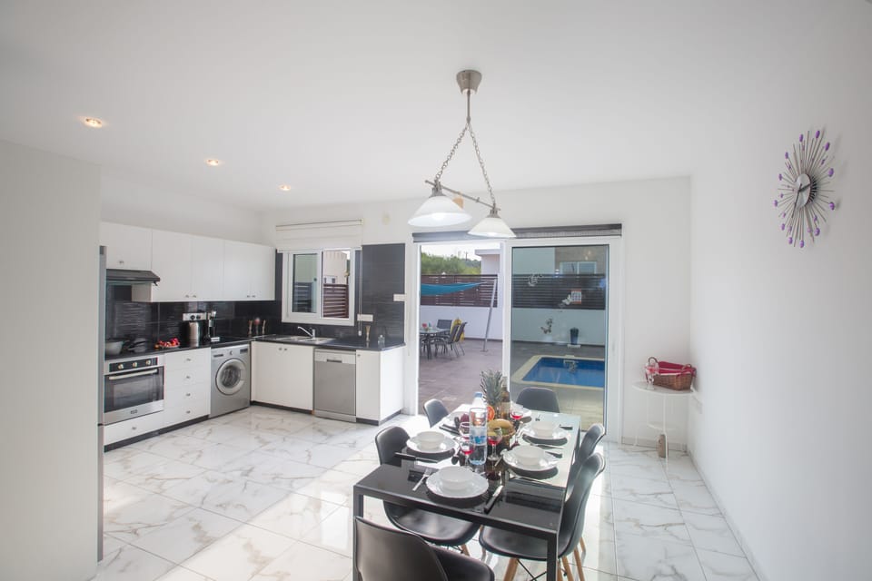 Kitchen and dining area