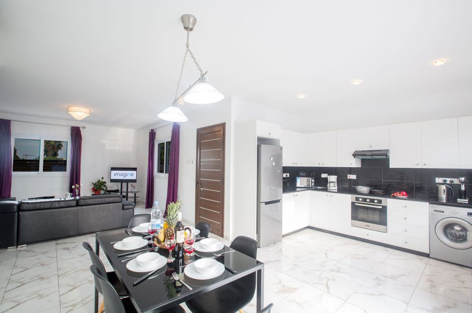 Open-plan living room, kitchen and dining area