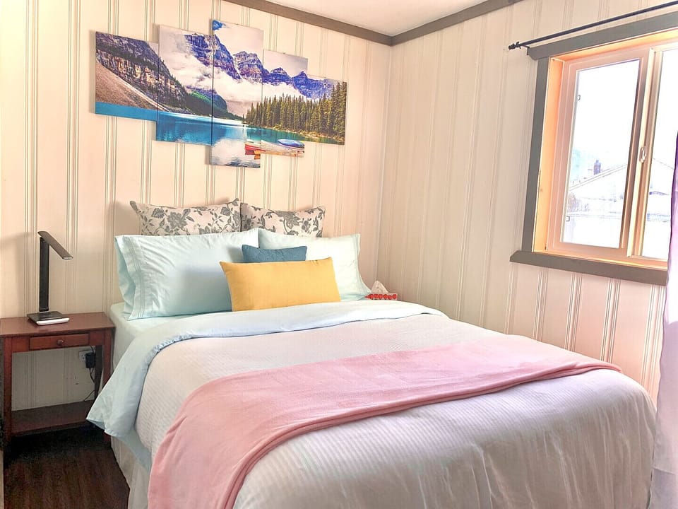 Yes, this bed is as cozy as it looks. Not only is the bed brand new, but everything else as well!