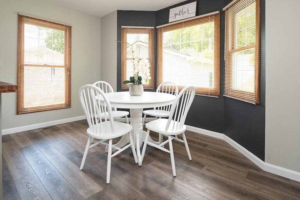 Additional table seating