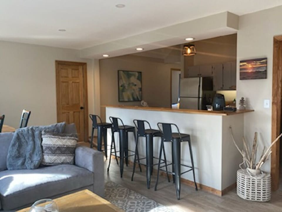 Open floor plan. Great for entertaining. 