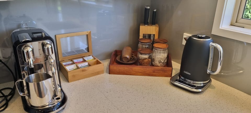 Brand new coffee machine & kettle for the coffee/tea connoisseur
