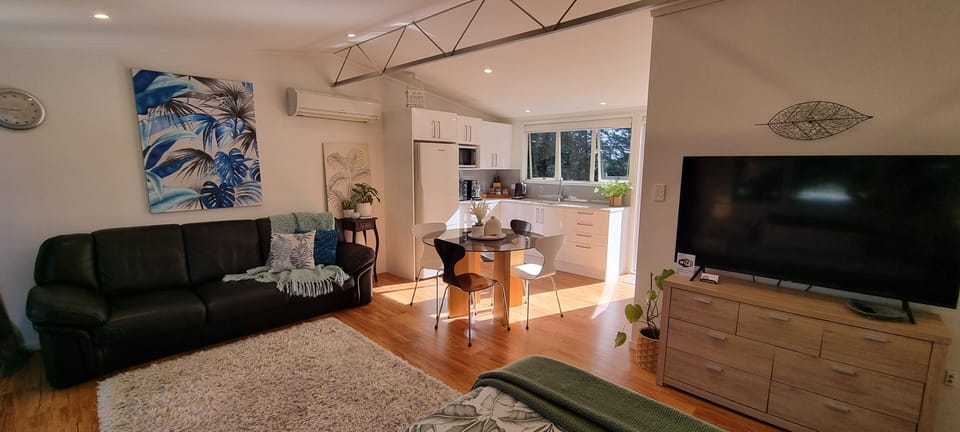 The studio enjoys afternoon sun at the rear where there is a private courtyard.