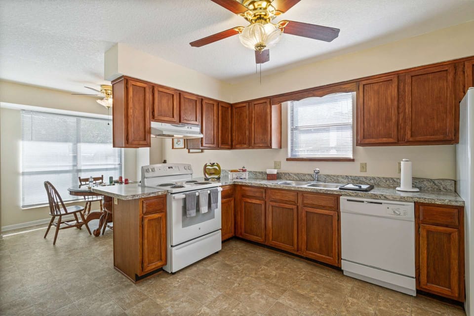 Kitchen with eat in area