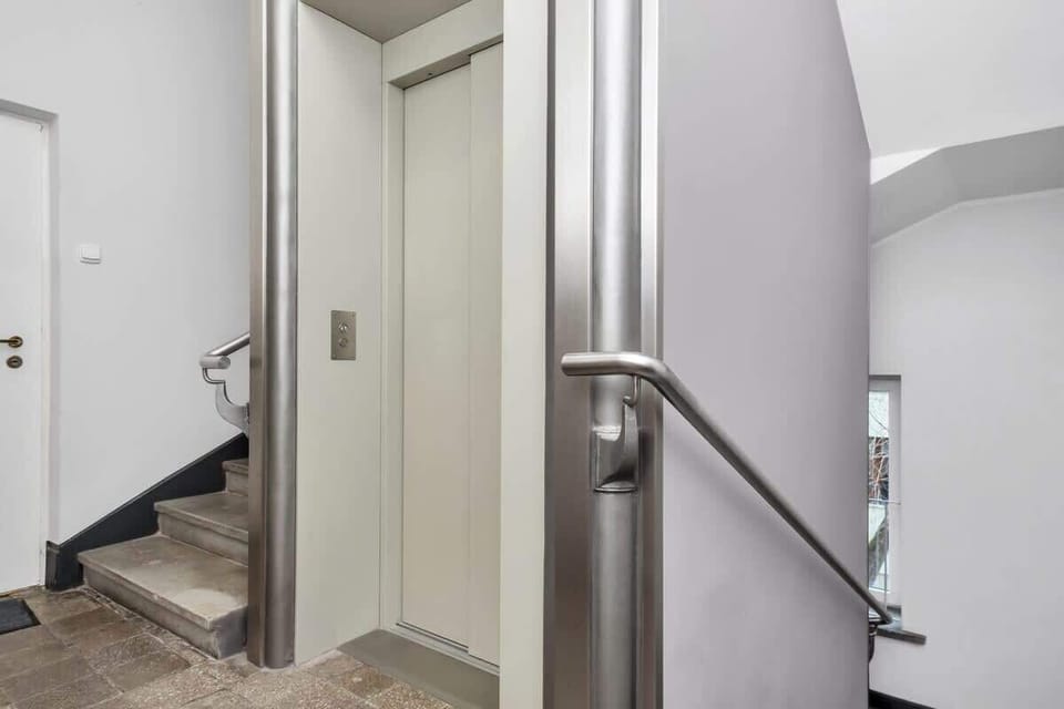 Enjoy easy access to the city's attractions from this well-located building. 