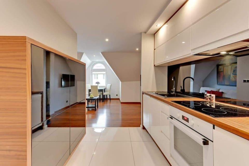 Modern, fully equipped kitchenette. 