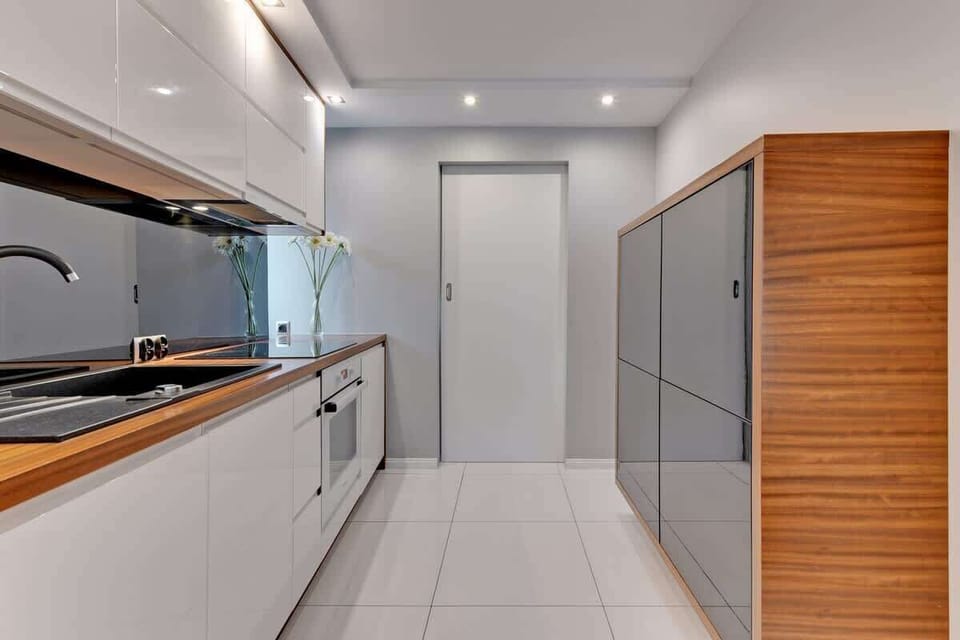 Modern, fully equipped kitchenette. 