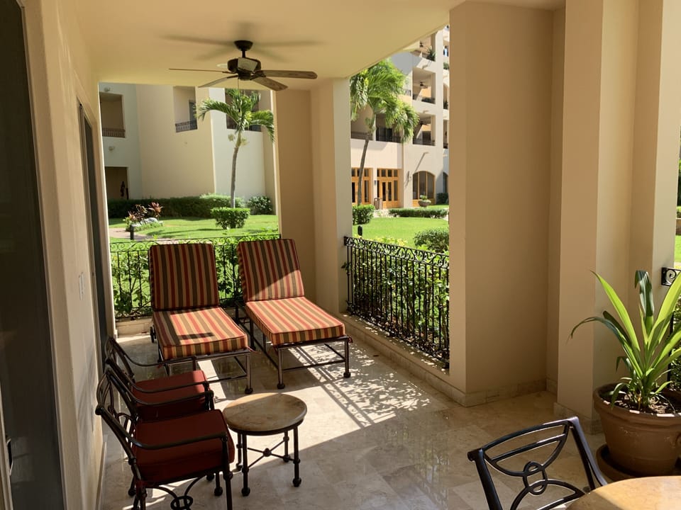 Ground floor patio lounge chairs