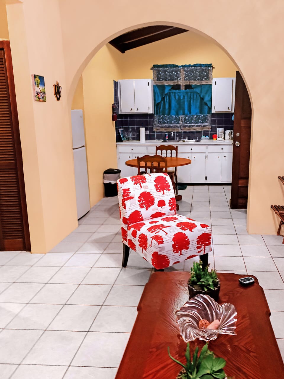 open living room to kitchen