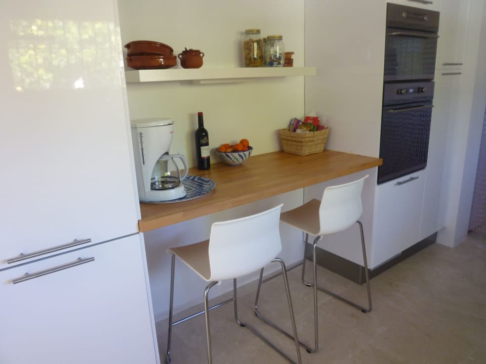 kitchen, left side