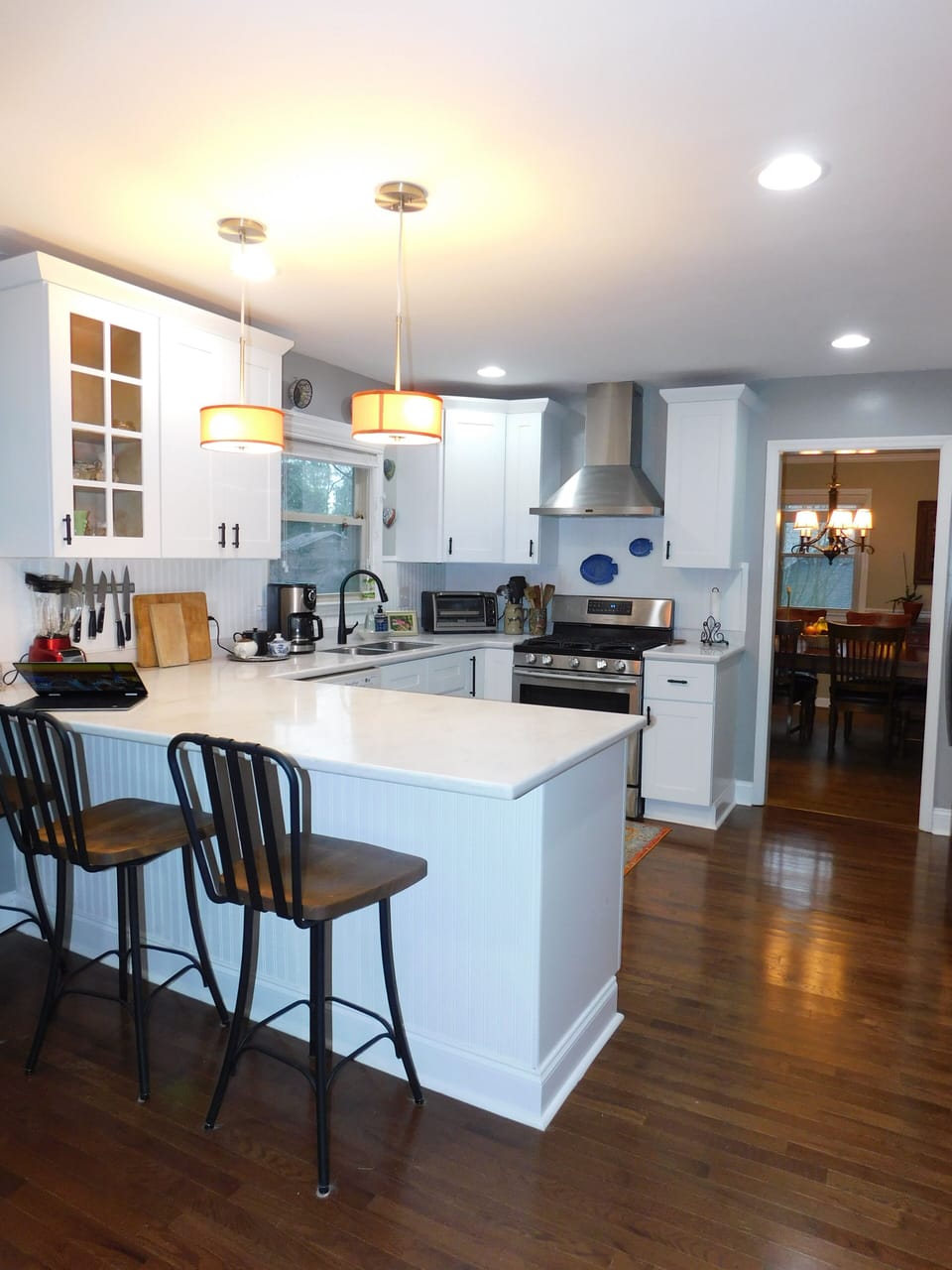 Beautiful light kitchen. Great for gathering!