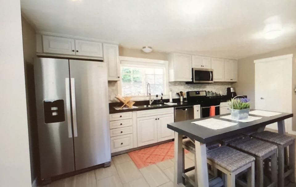 New remodelled Kitchen fully stocked.