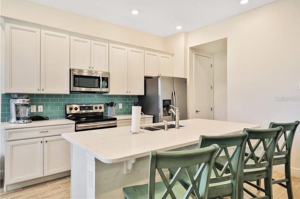 fully equiped kitchen with all basic stuff for cooking.