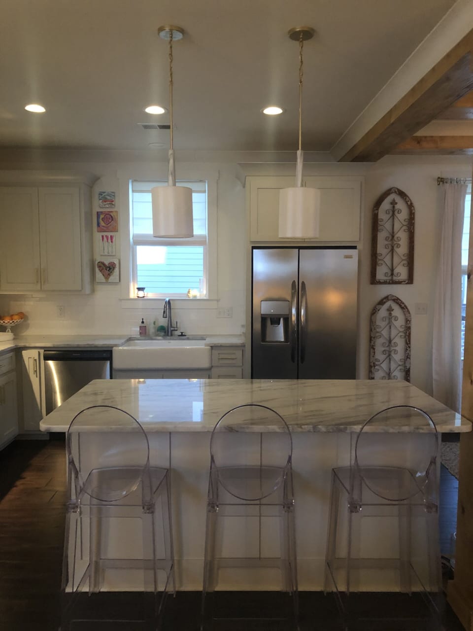Kitchen with large island