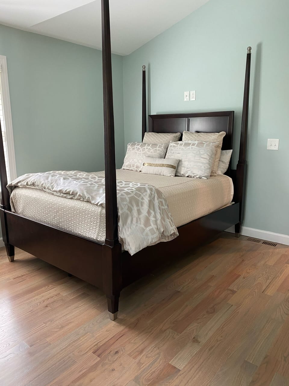 Guest room 1 with queen bed