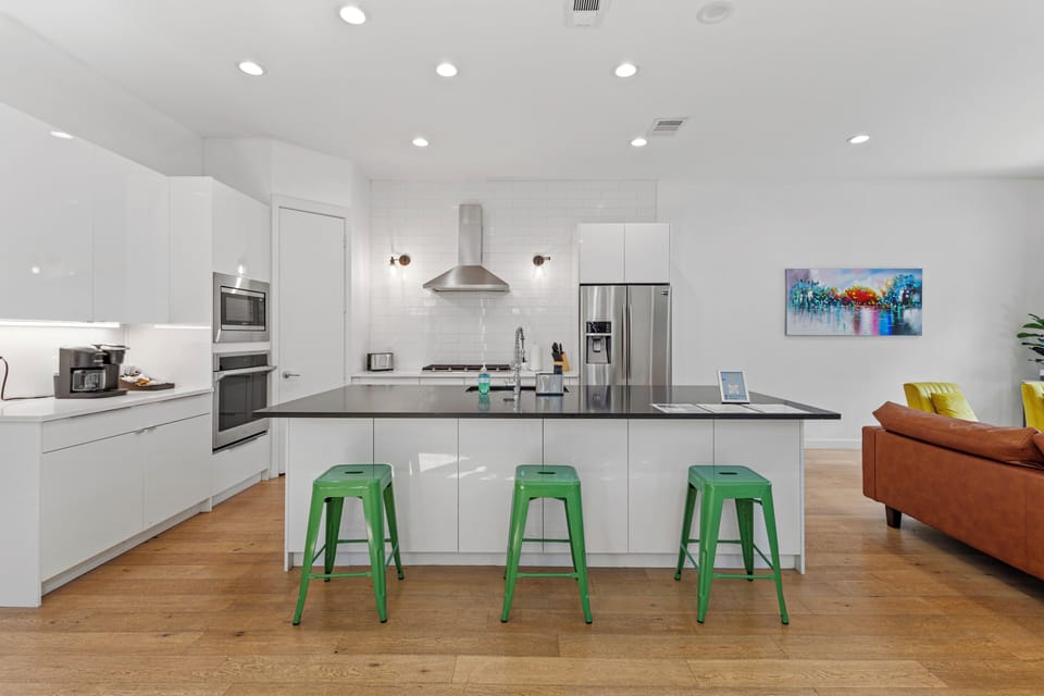 Kitchen area to cook and entertain at the same time