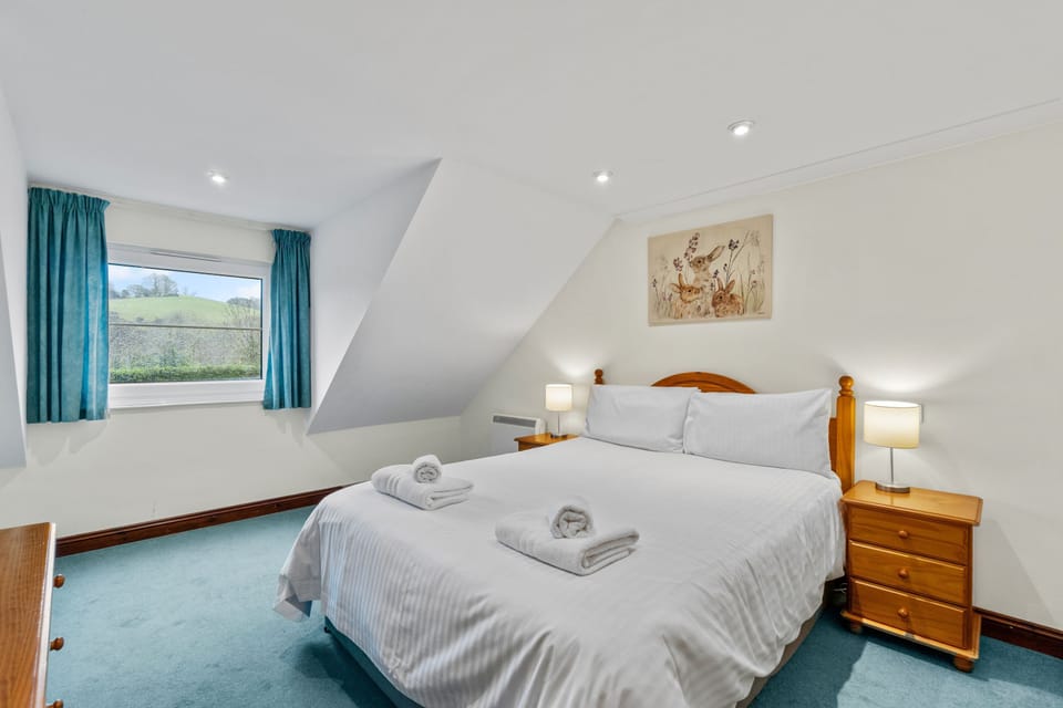 Bedroom with King-size bed