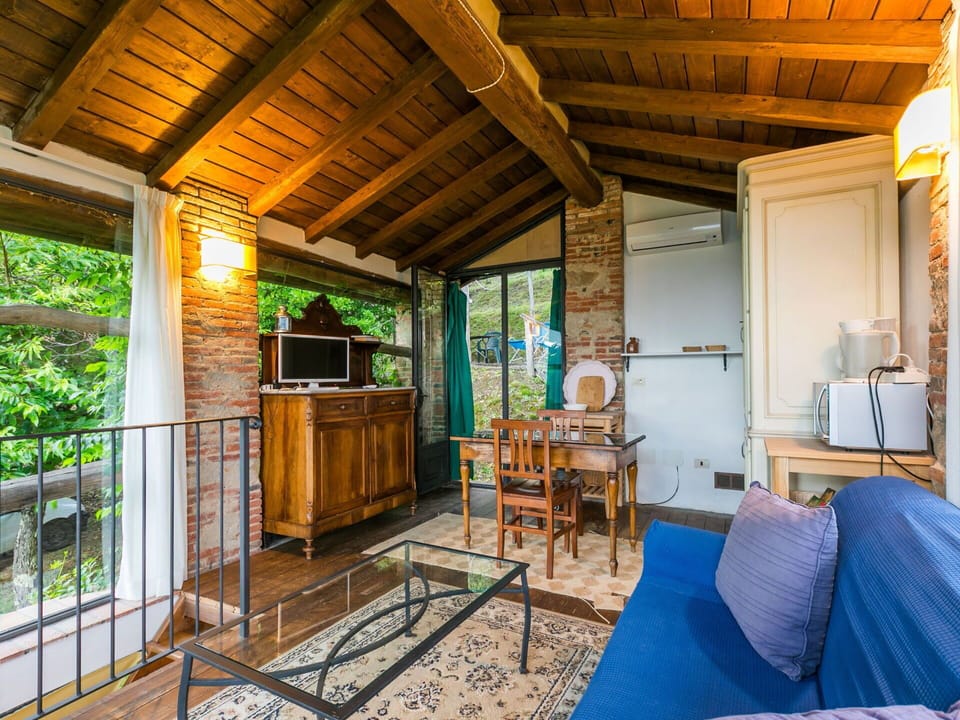 Property, Furniture, Wood, Building, Lighting, Interior Design, Tree, Beam, Chair, Floor