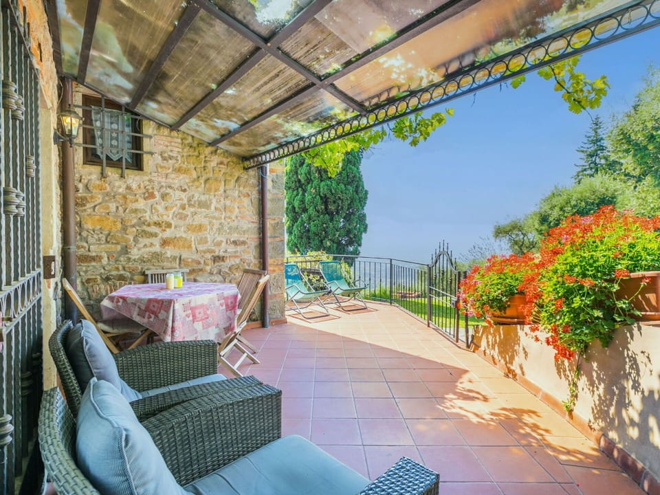 Property, Plant, Building, Flower, Shade, Outdoor Furniture, Interior Design, Chair, Leisure, Cottage