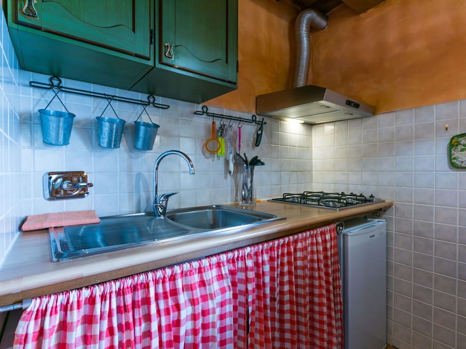 Tap, Kitchen Sink, Cabinetry, Sink, Countertop, Property, Plumbing Fixture, Kitchen, Blue, Kitchen Stove