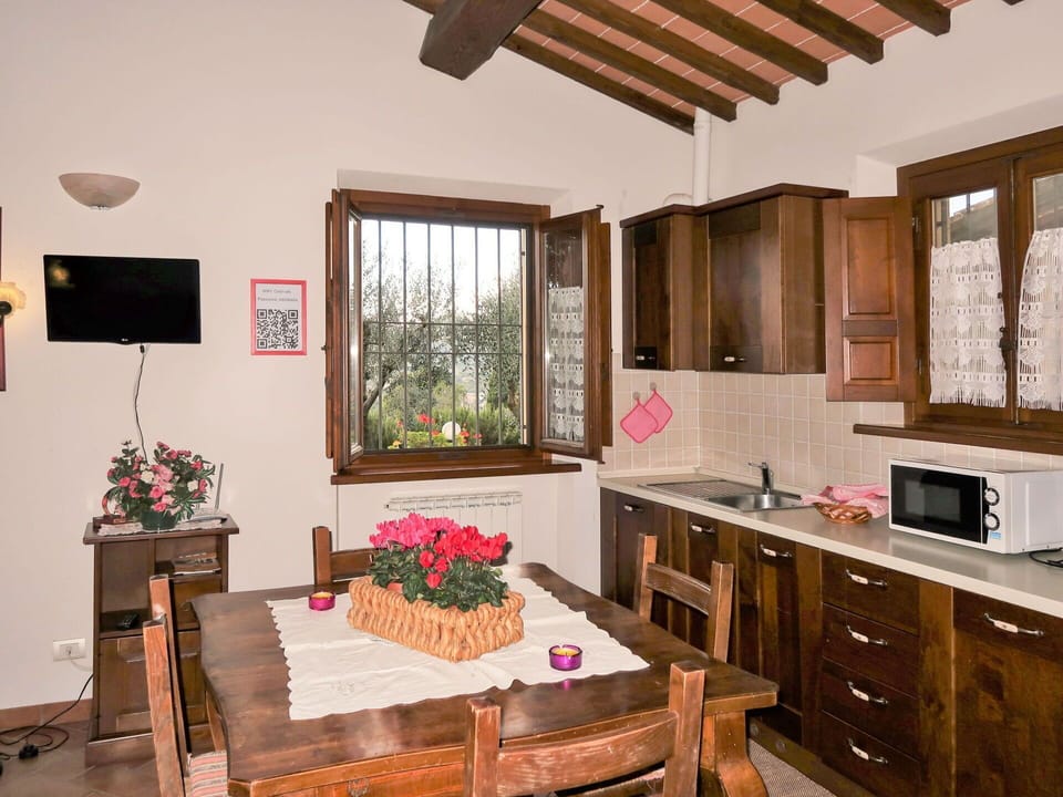 Table, Flower, Cabinetry, Furniture, Property, Countertop, Plant, Window, Building, Tap