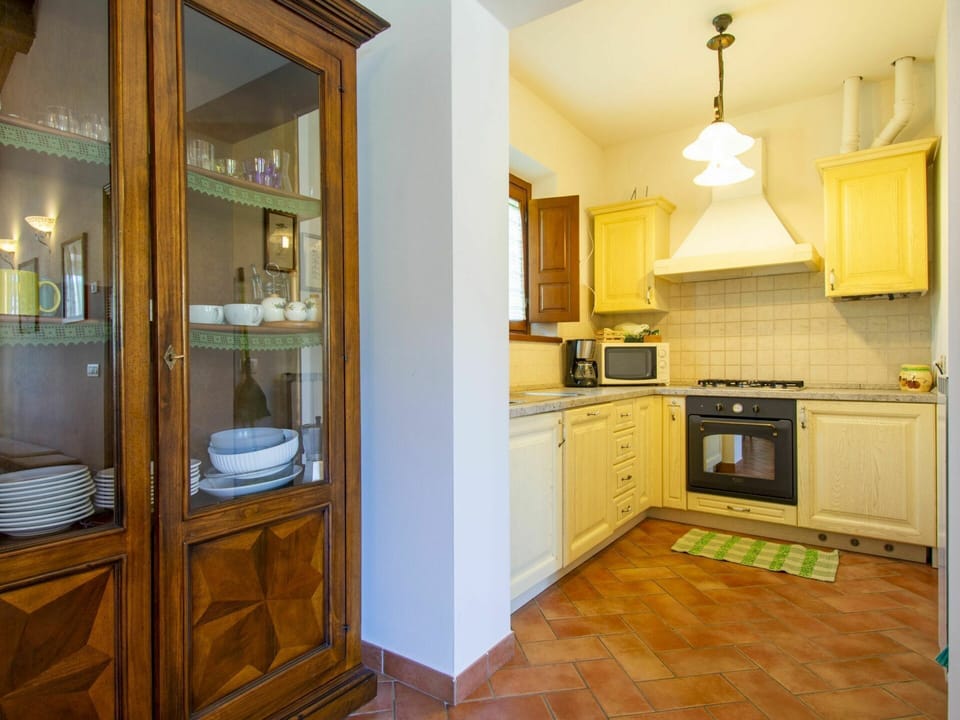 Cabinetry, Countertop, Property, Building, Kitchen, Wood, Home Appliance, Interior Design, Kitchen Stove, Lighting