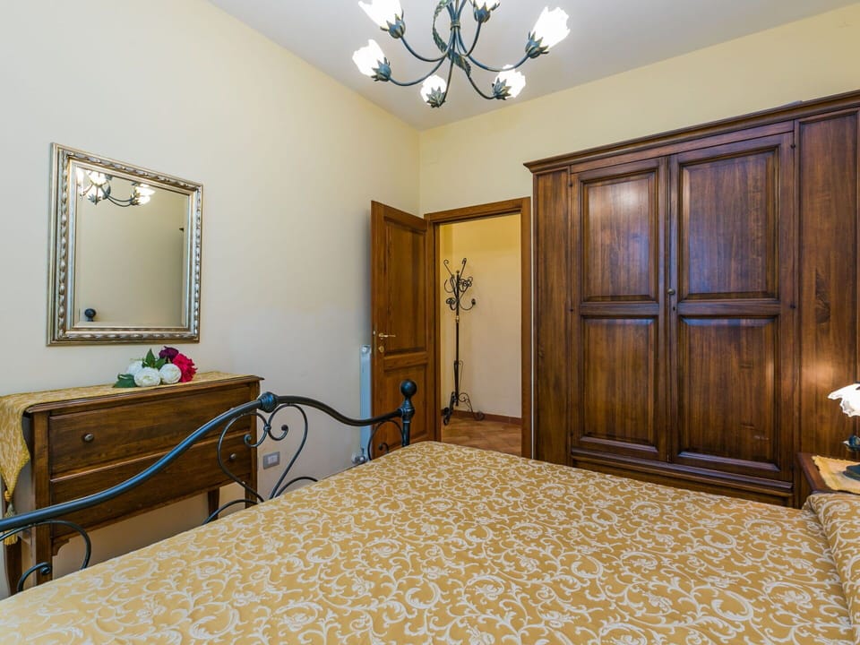 Property, Mirror, Furniture, Cabinetry, Wood, Interior Design, Lighting, Floor, Flooring, Wood Stain