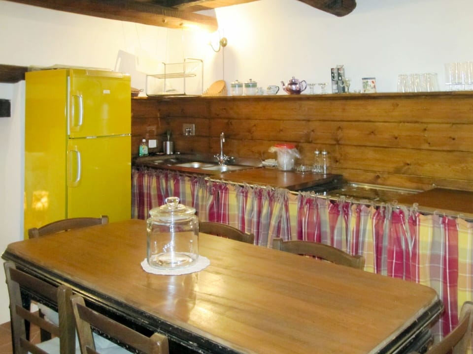 Room, Property, Furniture, Countertop, Kitchen, Table, Building, House, Real Estate, Floor