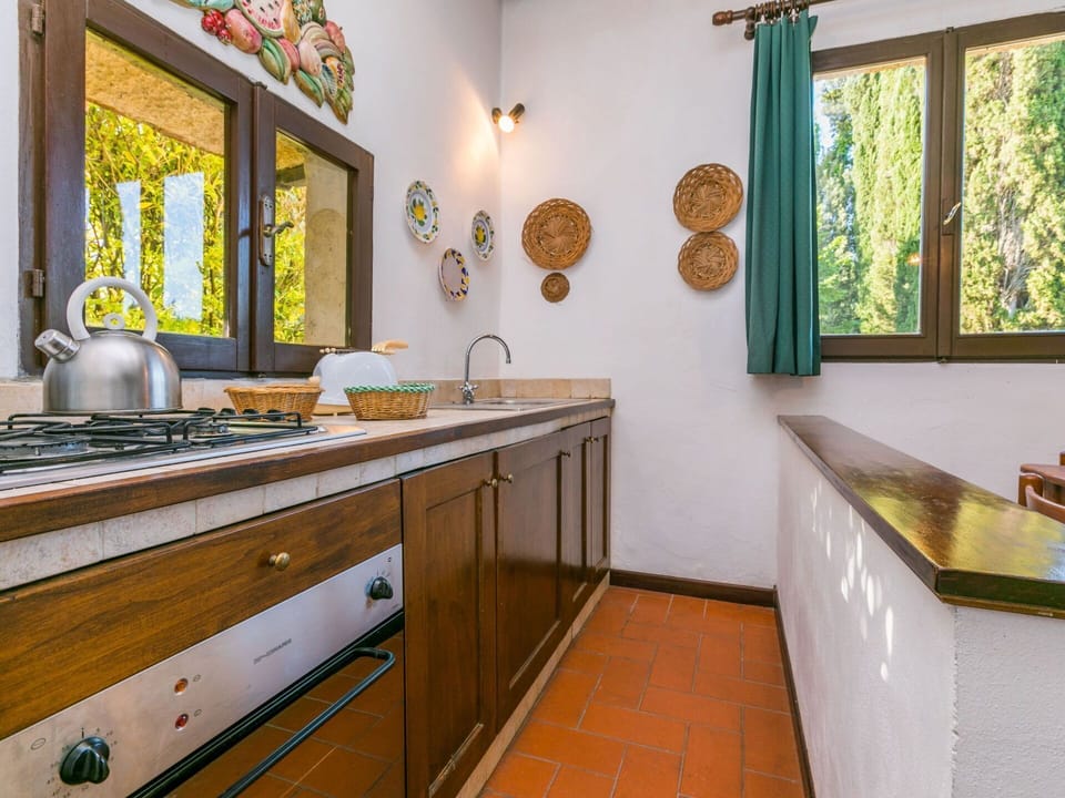 Tap, Countertop, Cabinetry, Property, Sink, Furniture, Plumbing Fixture, Kitchen Sink, Wood, Mirror