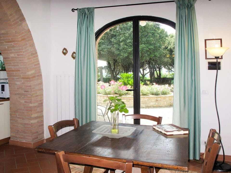 Room, Property, Interior Design, Furniture, Building, Window Treatment, House, Curtain, Table, Window