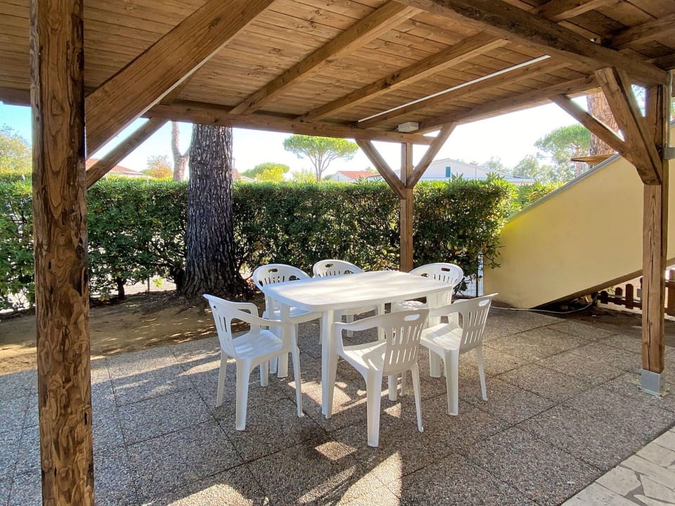 Table, Plant, Furniture, Chair, Outdoor Table, Shade, Outdoor Furniture, Tree, Interior Design, Wood