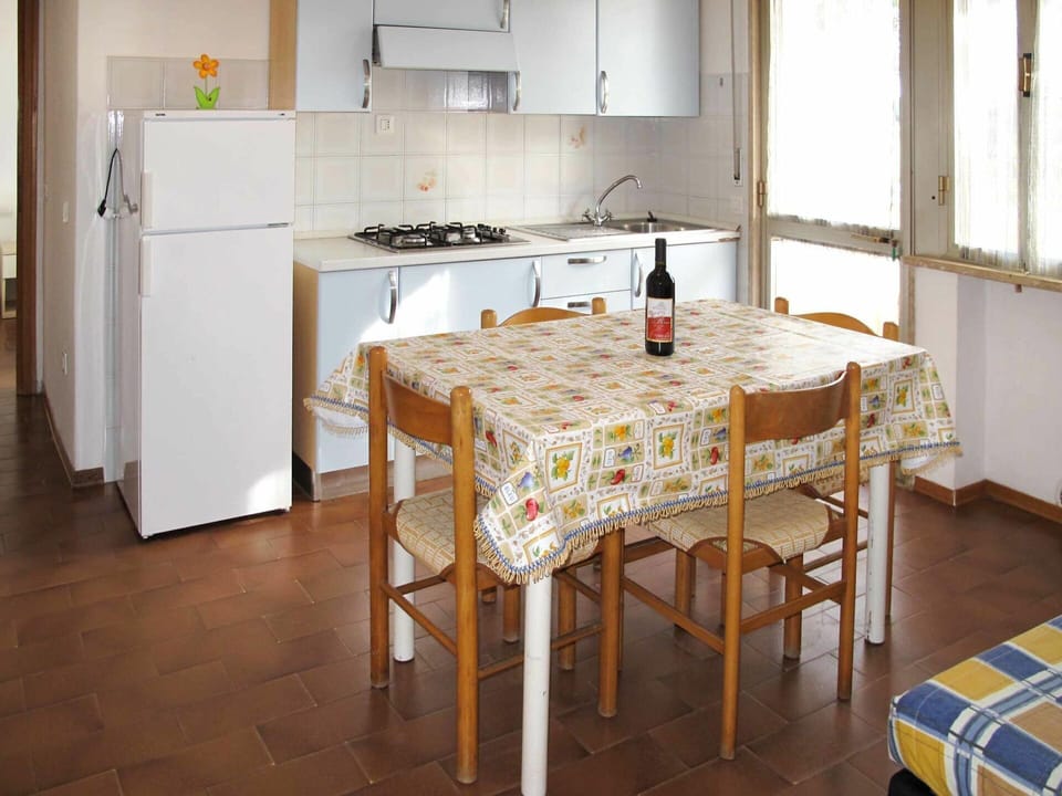 Table, Furniture, Property, Cabinetry, Sink, Wood, Tableware, Window, House, Interior Design