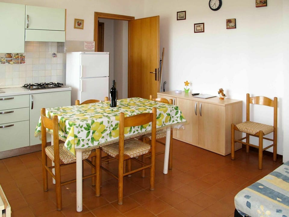 Room, Furniture, Dining Room, Property, Table, Floor, Interior Design, Building, Chair, House