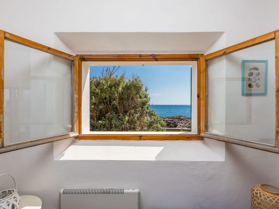 Property, Building, Window, Azure, Wood, Shade, Rectangle, Interior Design, House, Floor