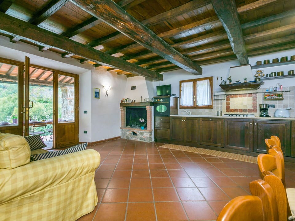 Water, Sky, Azure, Cloud, Coastal And Oceanic Landforms, Lake, Leisure, Resort Town, Beach