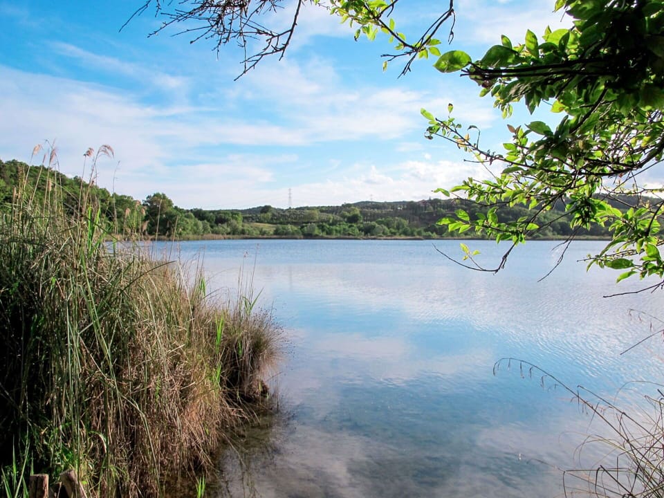 Water, Sky, Azure, Cloud, Coastal And Oceanic Landforms, Lake, Leisure, Resort Town, Beach