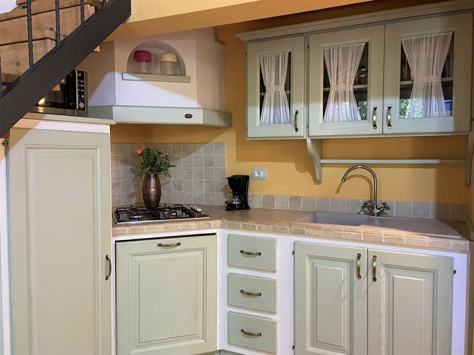 Cabinetry, Countertop, Property, Kitchen Sink, Furniture, White, Sink, Tap, Wood, Building