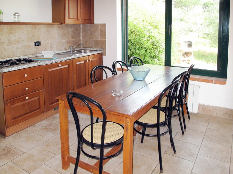 Countertop, Furniture, Room, Kitchen, Property, Cabinetry, Floor, Building, Tile, Table