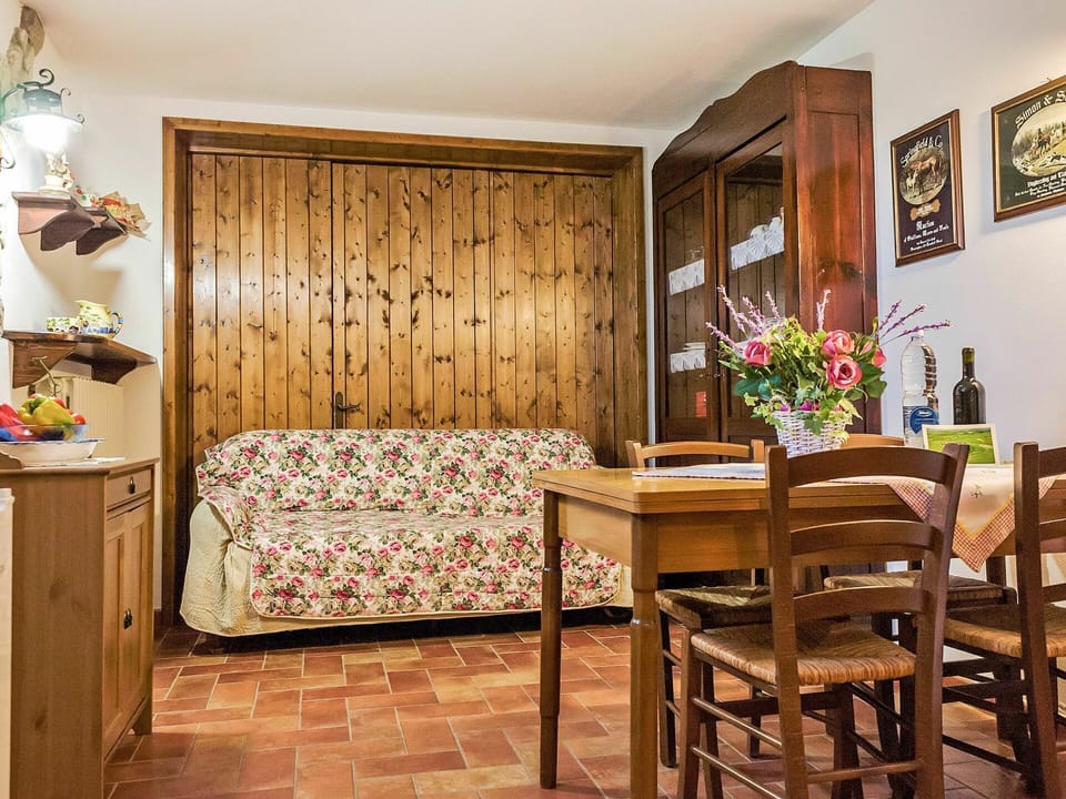 Room, Furniture, Property, Interior Design, Building, Floor, Table, House, Real Estate, Wall