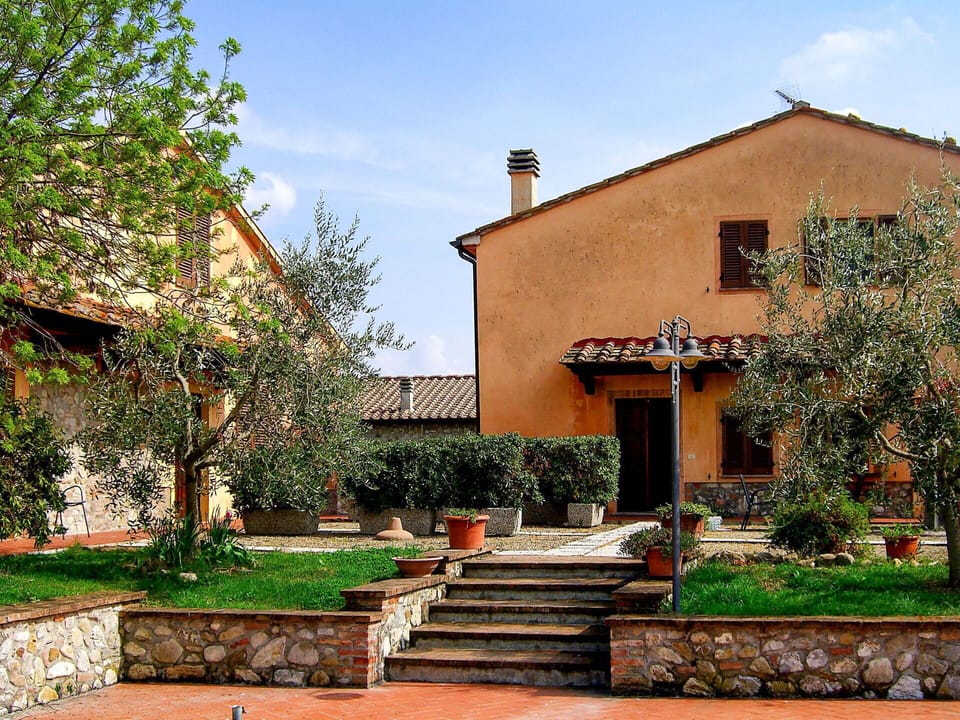 Property, House, Building, Residential Area, Real Estate, Home, Wall, Hacienda, Yard, Architecture