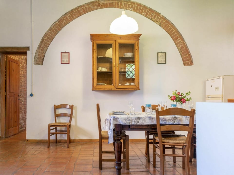 Table, Furniture, Property, Window, Chair, Wood, Interior Design, Floor, Flooring, Building