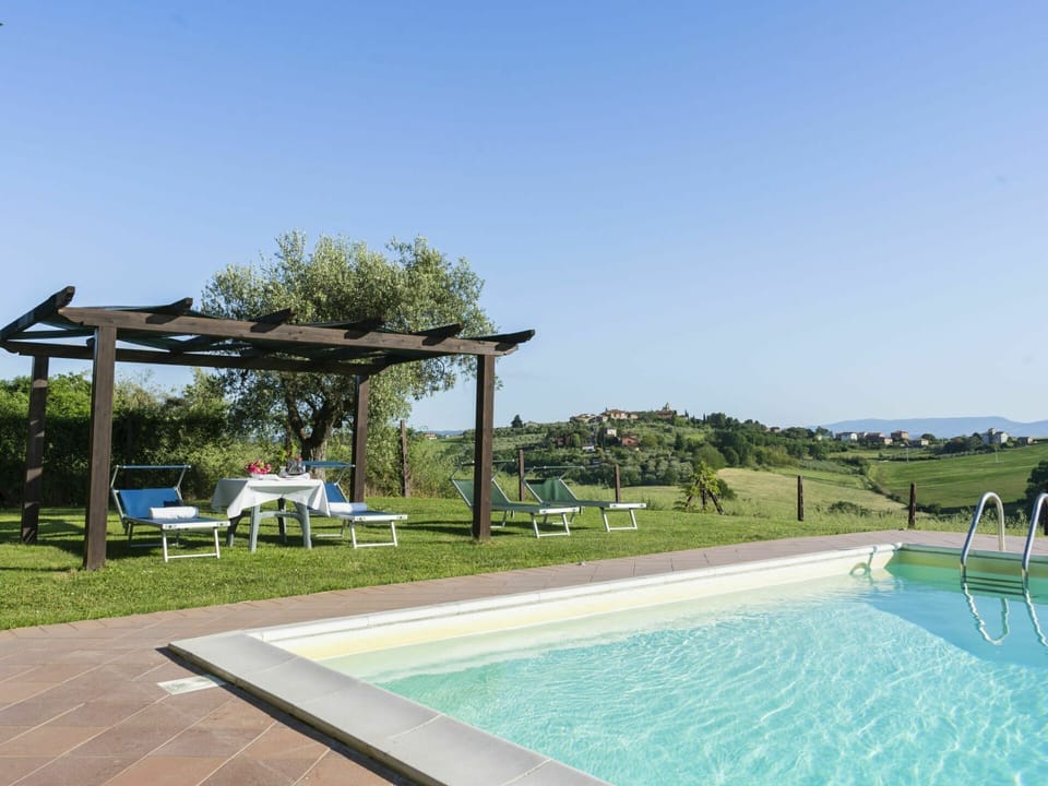 Water, Sky, Plant, Swimming Pool, Sunlounger, Shade, Outdoor Furniture, Tree, Rectangle, Grass